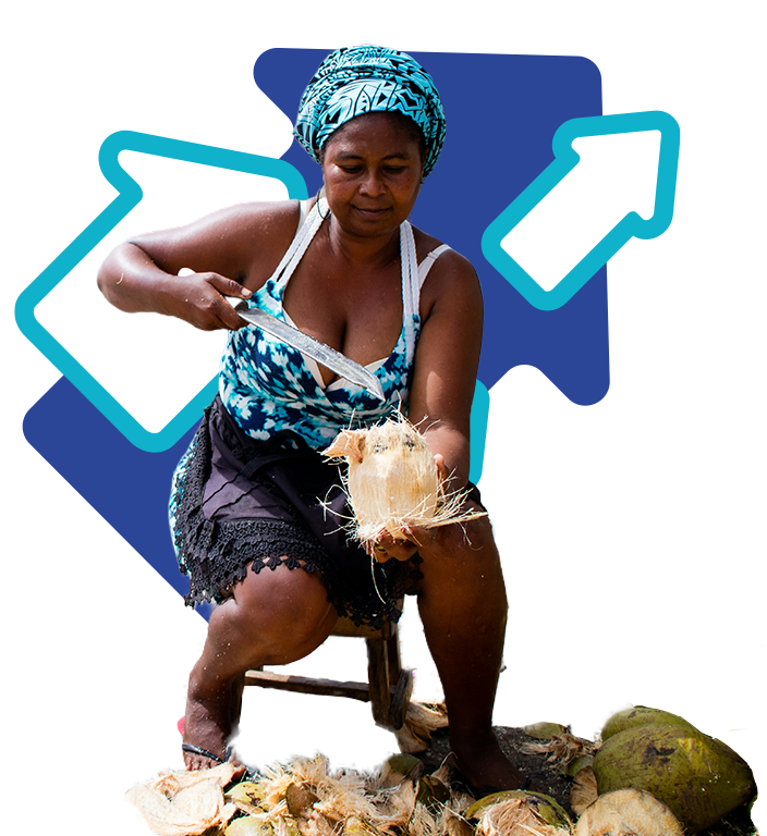 Empreendedora cabo-verdiana a preparar um coco